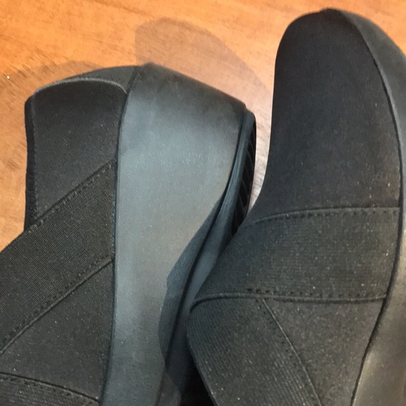 Ladies Crocs Clogs with Neoprene Upper - Picture 11 of 16